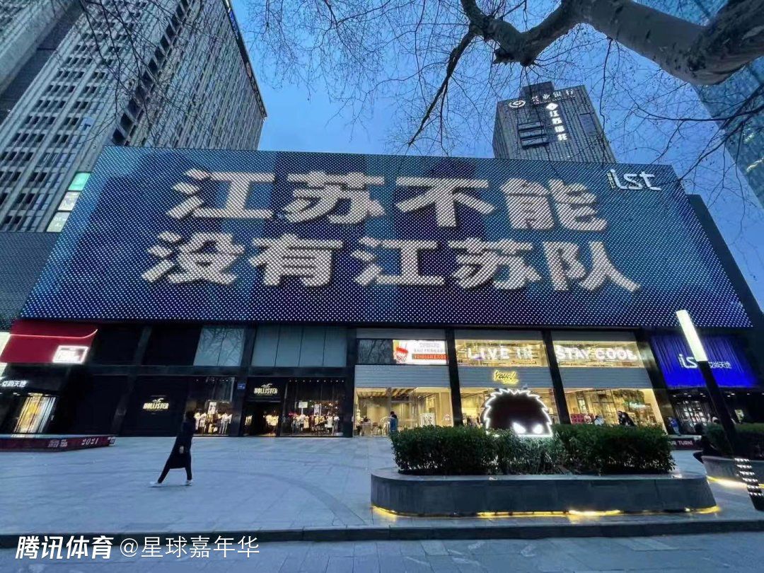 斯基拉表示，桑乔目前不在曼联的计划中，他在与滕哈赫闹翻后已经准备离开。